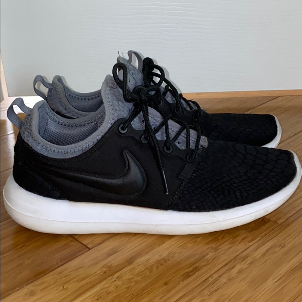 Nike women’s SIZE 8